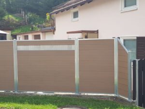 Sichtschutzwand WPC braun mit Lochblech